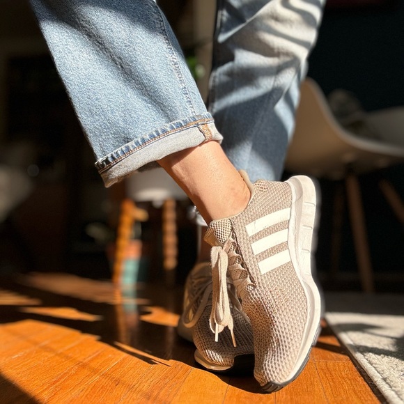 💯 Adidas Swift Run W Sneakers | Casual Beige - Picture 1 of 11